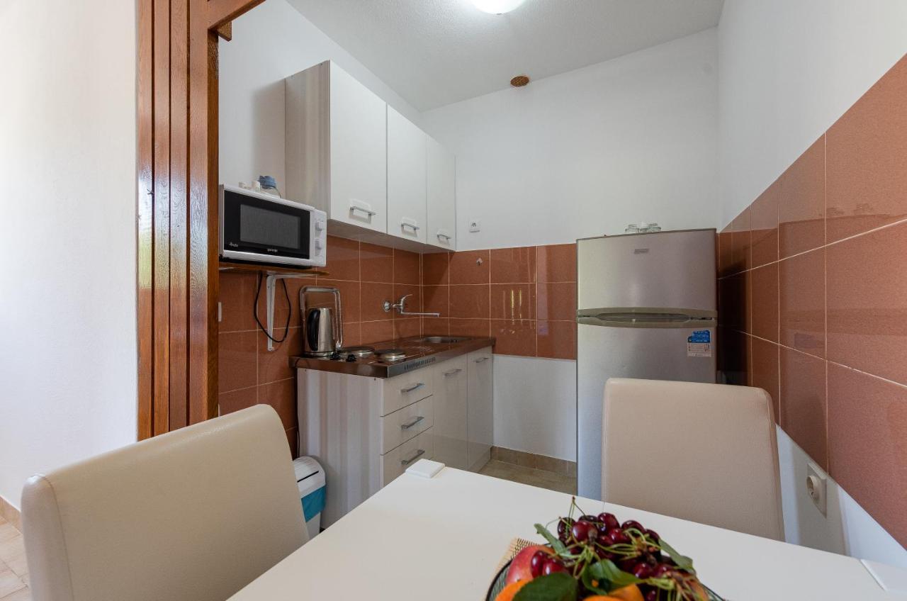 Apartmani Mila Gornji Karin Exterior photo