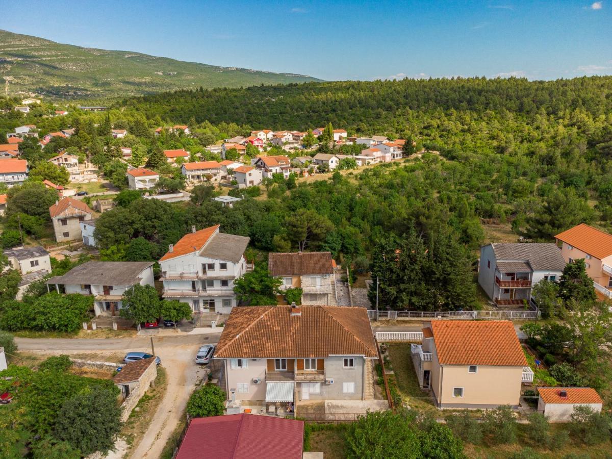 Apartmani Mila Gornji Karin Exterior photo