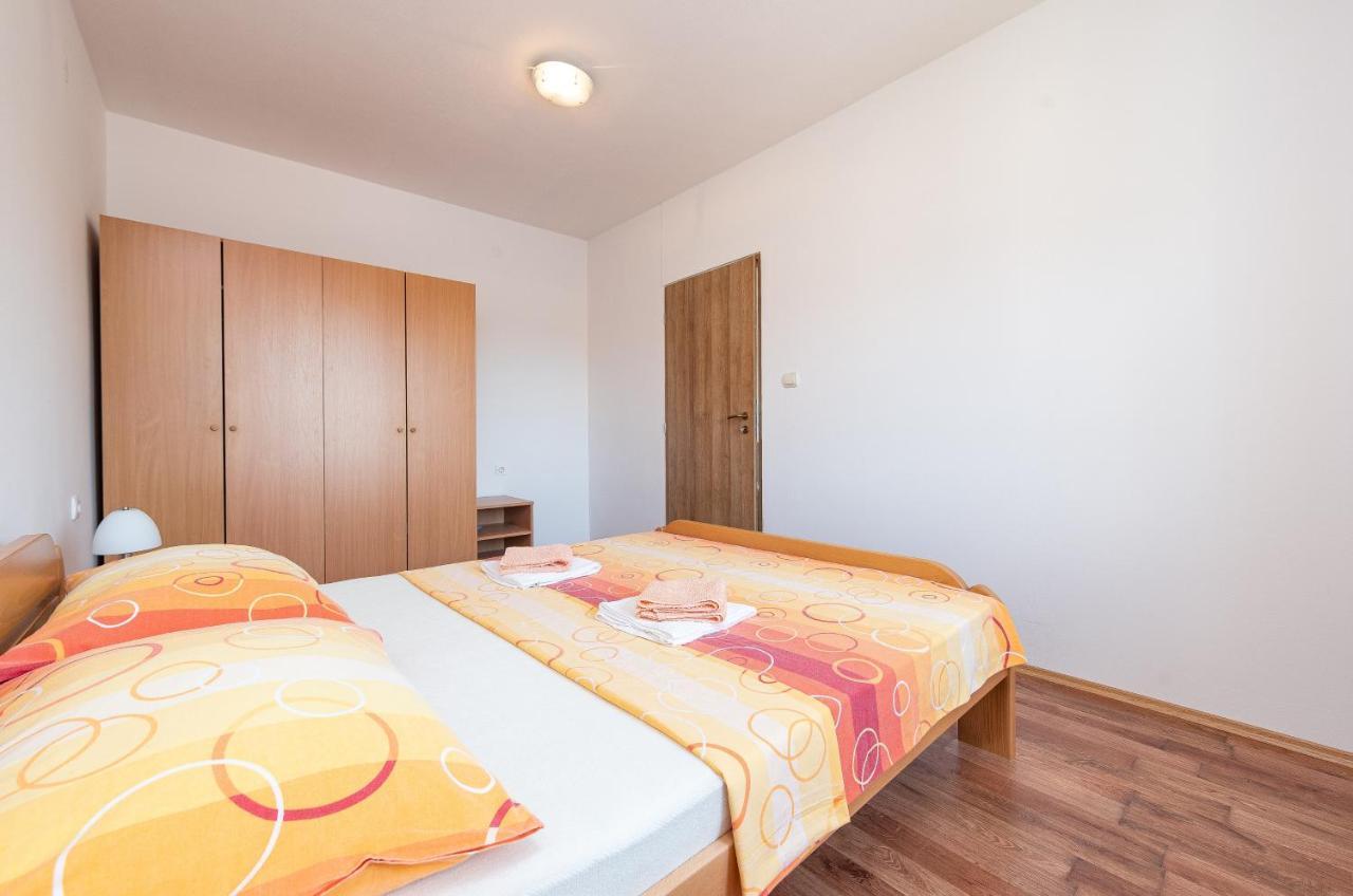 Apartmani Mila Gornji Karin Exterior photo