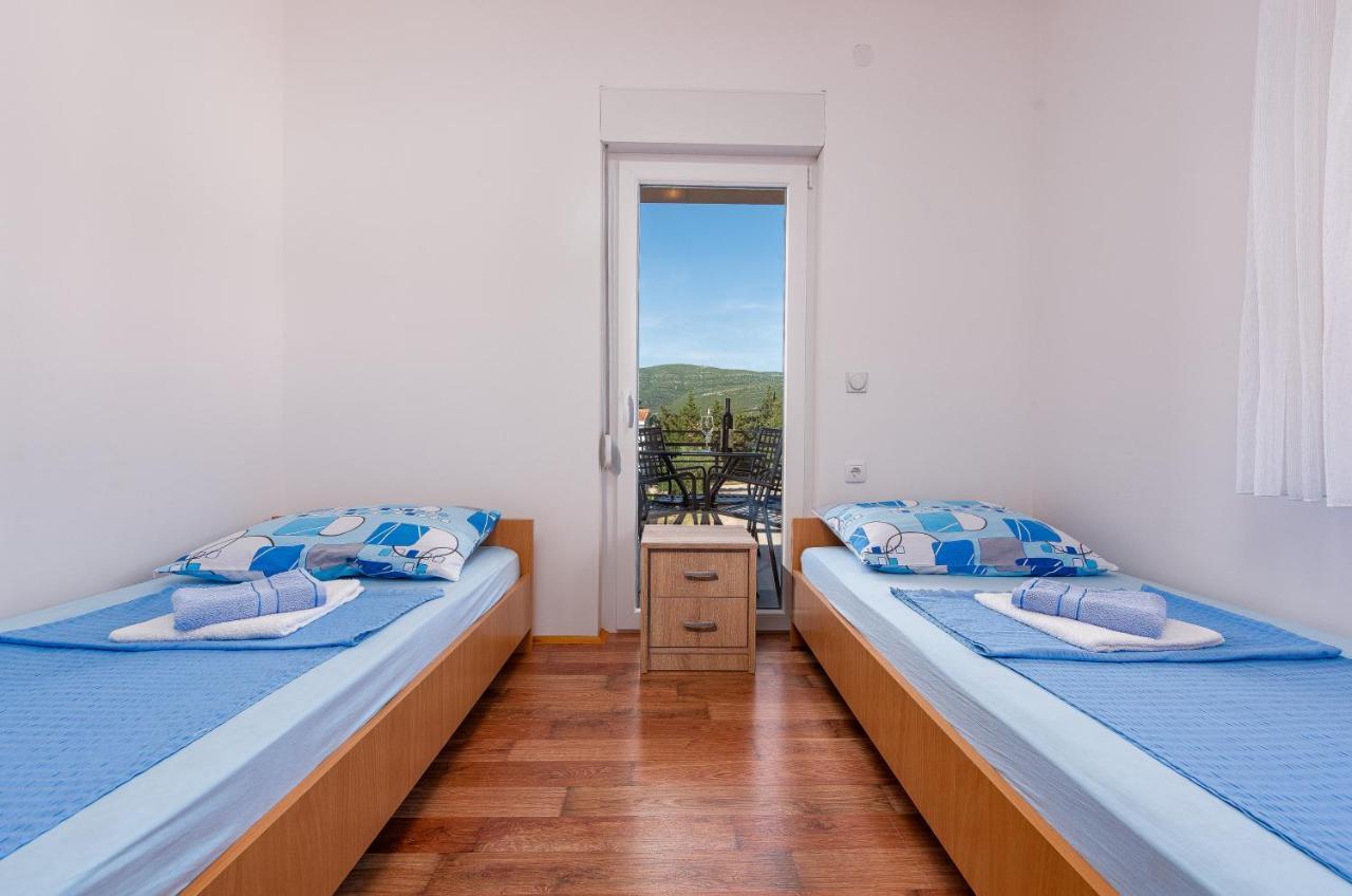 Apartmani Mila Gornji Karin Exterior photo