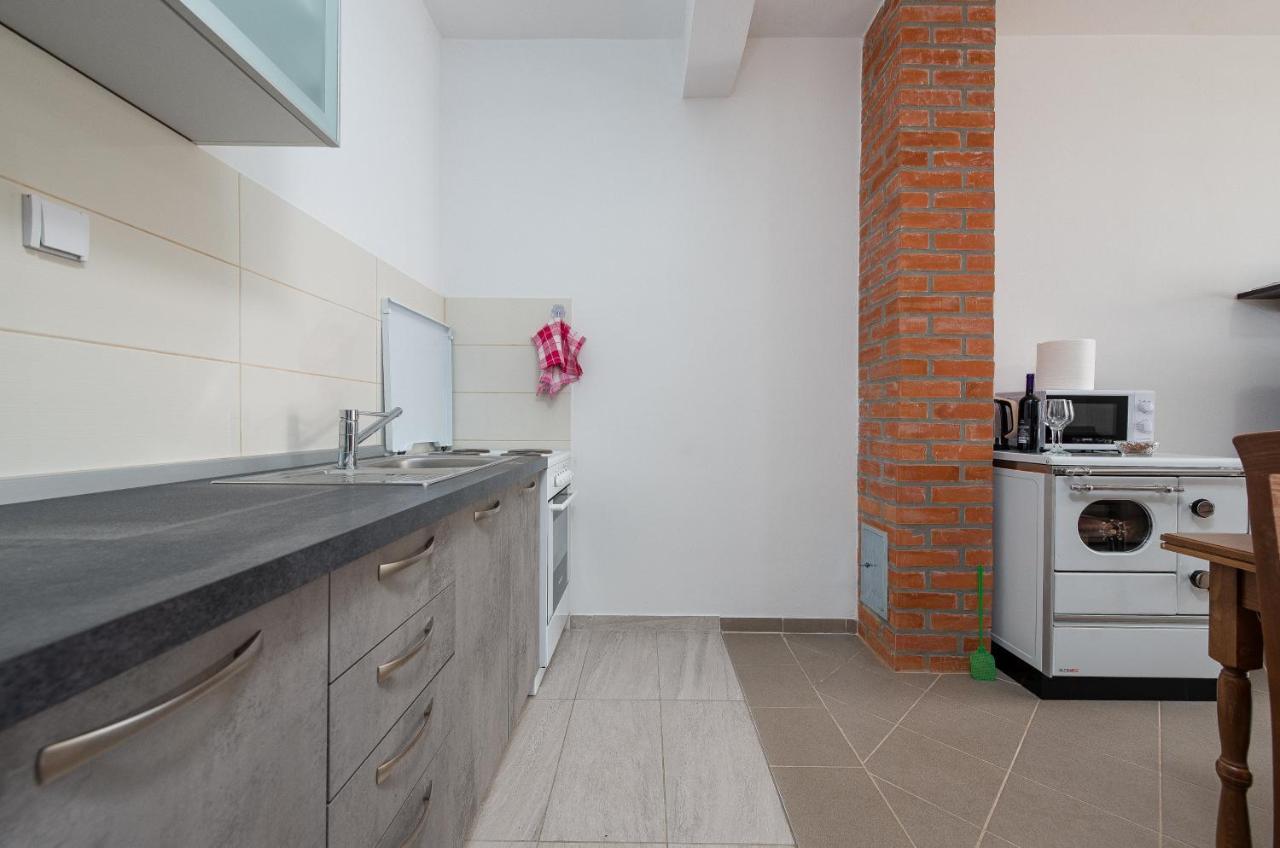 Apartmani Mila Gornji Karin Exterior photo