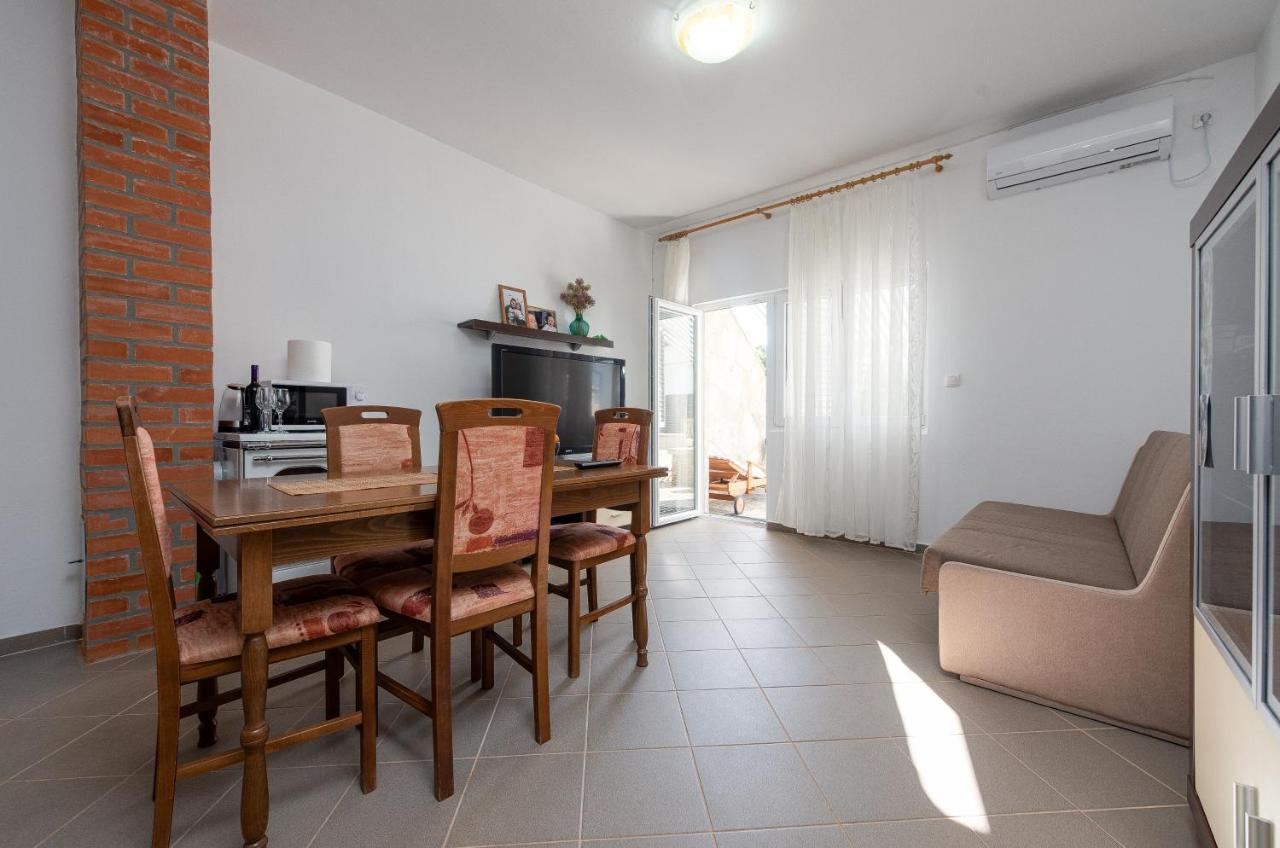 Apartmani Mila Gornji Karin Exterior photo