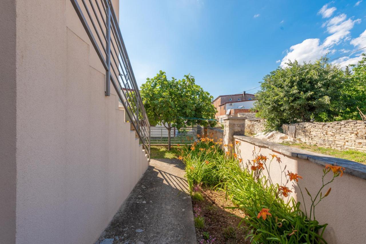 Apartmani Mila Gornji Karin Exterior photo
