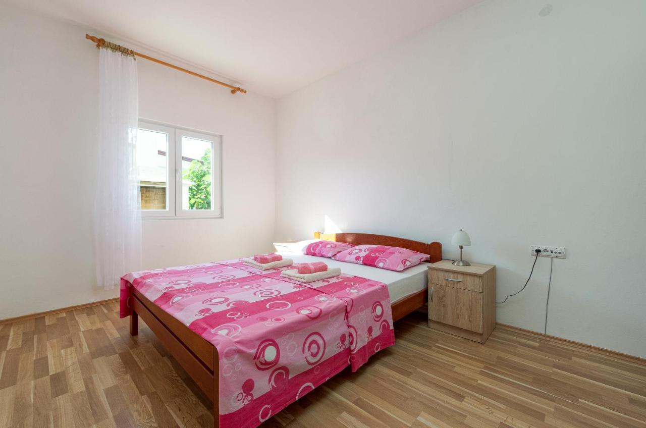 Apartmani Mila Gornji Karin Exterior photo