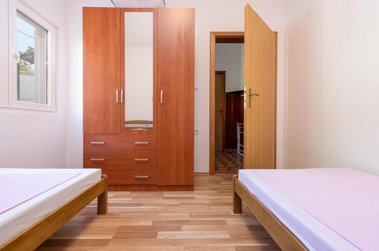 Apartmani Mila Gornji Karin Exterior photo