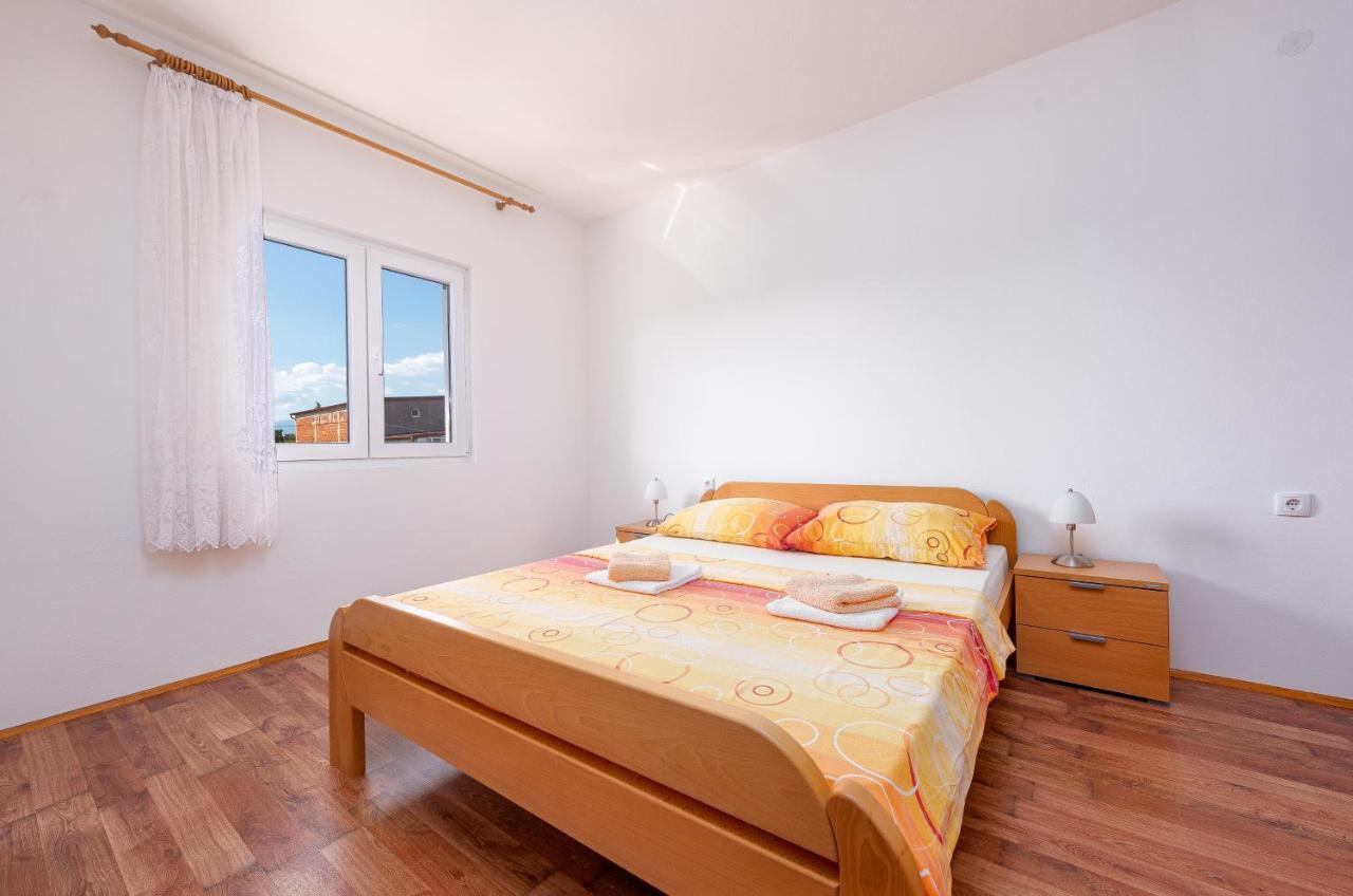 Apartmani Mila Gornji Karin Exterior photo