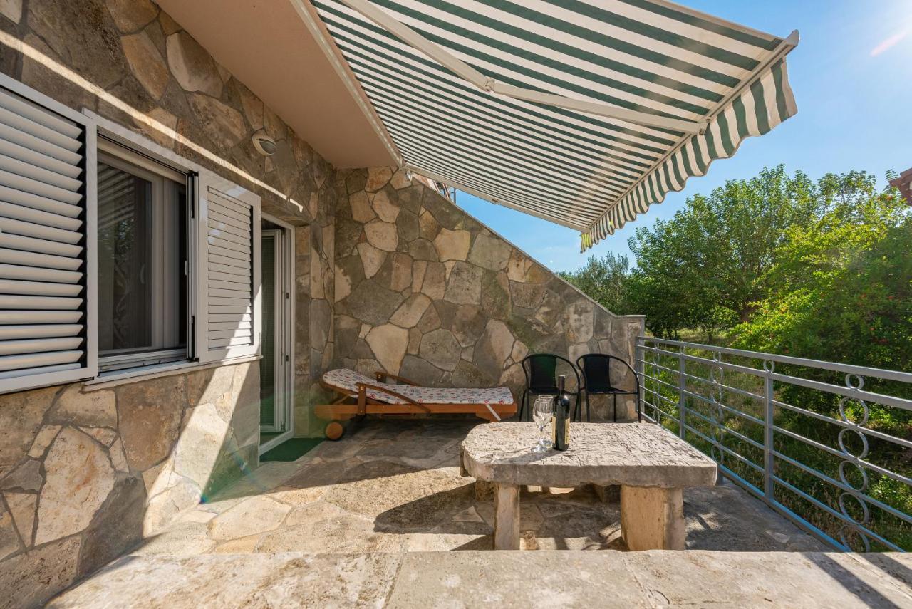 Apartmani Mila Gornji Karin Exterior photo