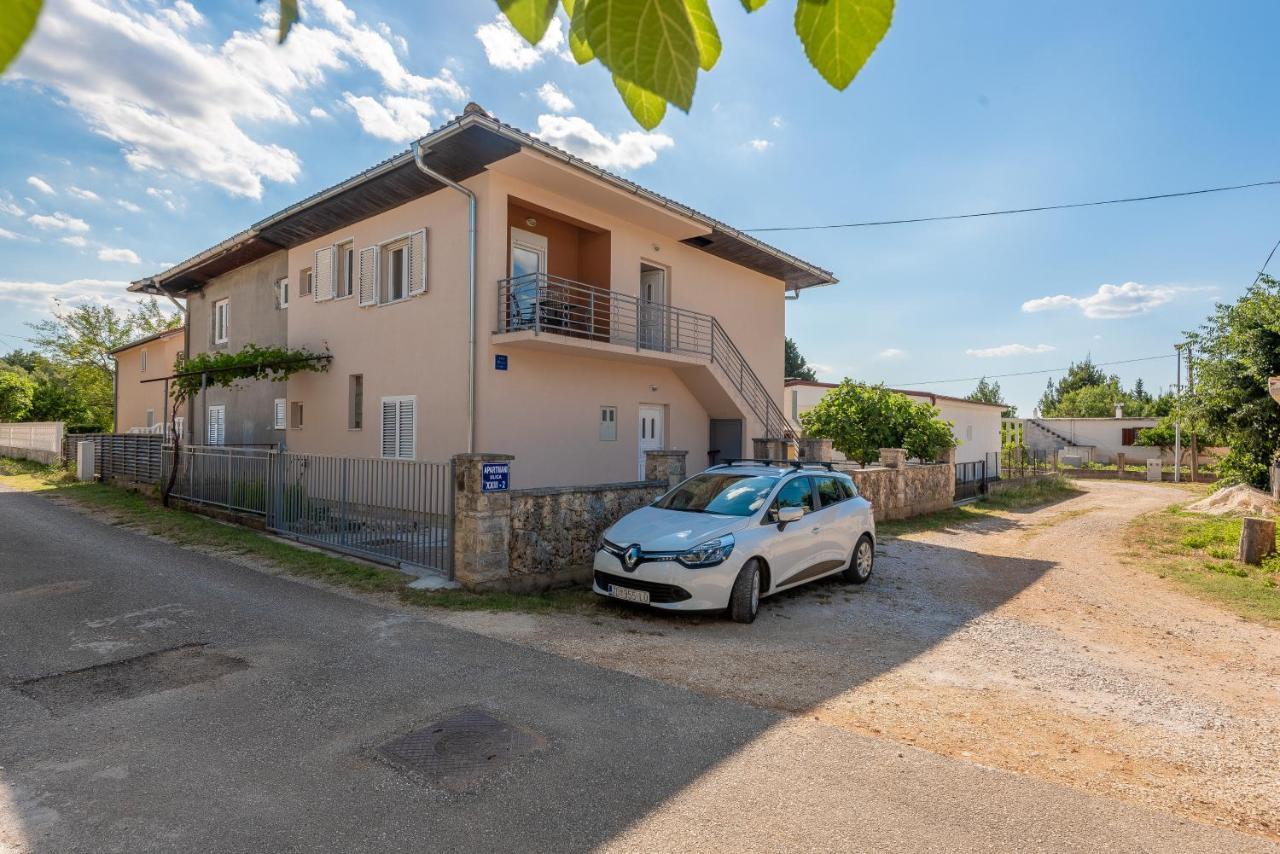 Apartmani Mila Gornji Karin Exterior photo