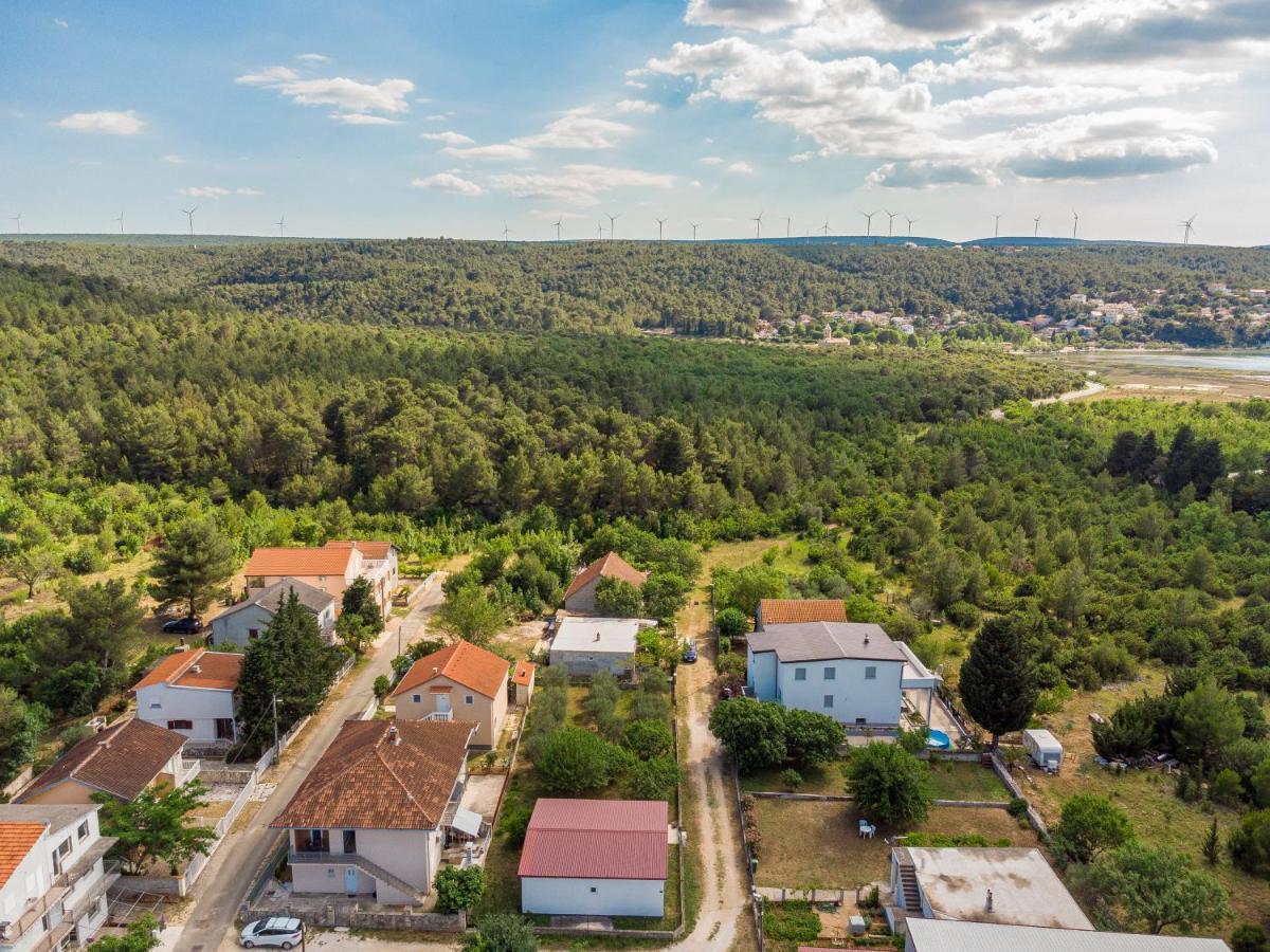 Apartmani Mila Gornji Karin Exterior photo